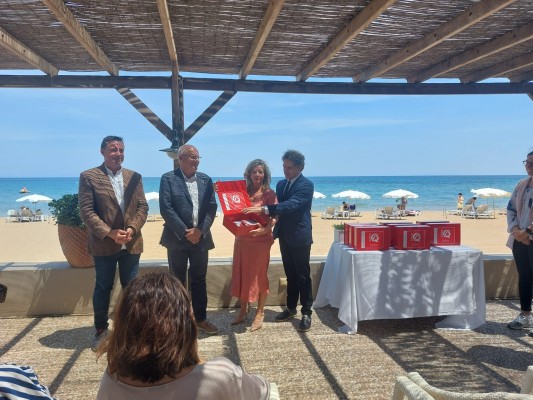 Otro reconocimiento a la playa de El Postiguet: Alicante recibe la bandera Qualitur 2023