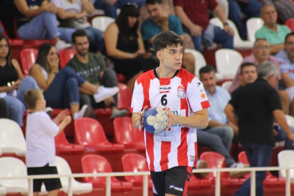 El Fertiberia renueva al extremo derecho Nil Montserrat