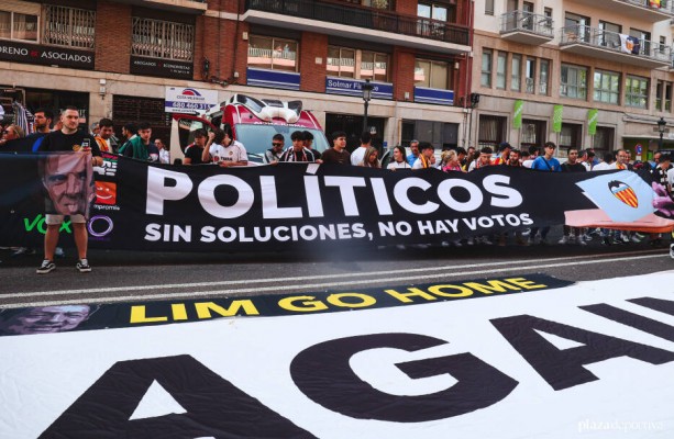 El valencianismo se manifiesta este sábado ante políticos y banca