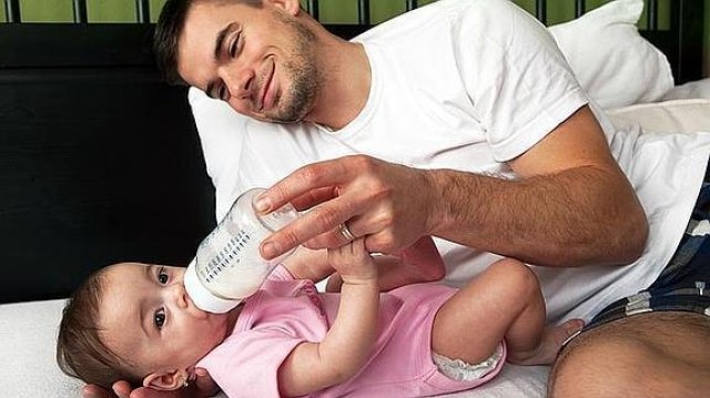 El Congreso apoya igualar en 16 semanas los permisos de paternidad y que no sean transferibles


