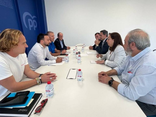 El PP y Vox avanzan sin prisa y Ortolá suma Turismo a sus peticiones de Educación y Cultura