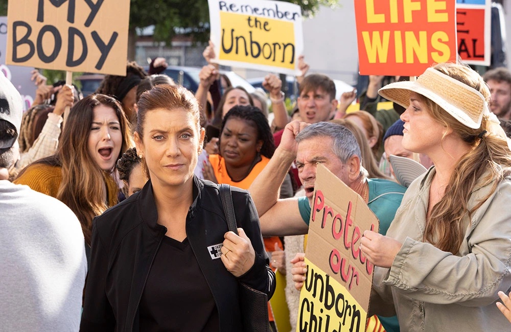 La imprescindible agenda antifascista de Anatomía de Grey y otras series generalistas 
