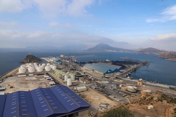 El Puerto ralentiza su subida anual tras un mes de mayo con caída en el movimiento de graneles líquidos y sólidos