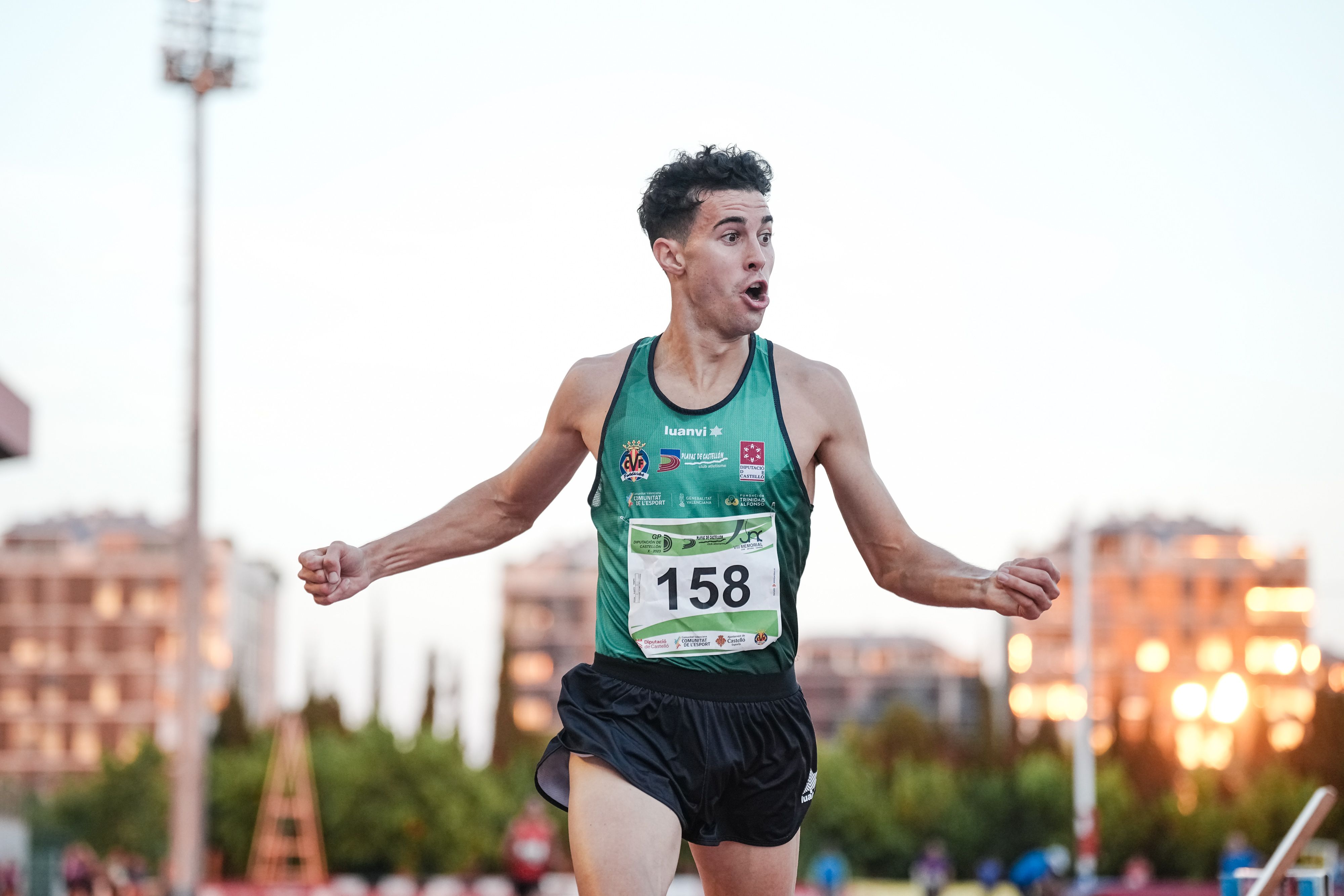 Castelló enloquece con la vuelta de Ana Peleteiro y el récord de España de Víctor Ruiz