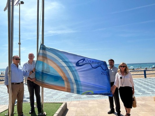 Alicante 'presume' de limpieza y calidad del agua en El Postiguet con el galardón Ecoplaya 
