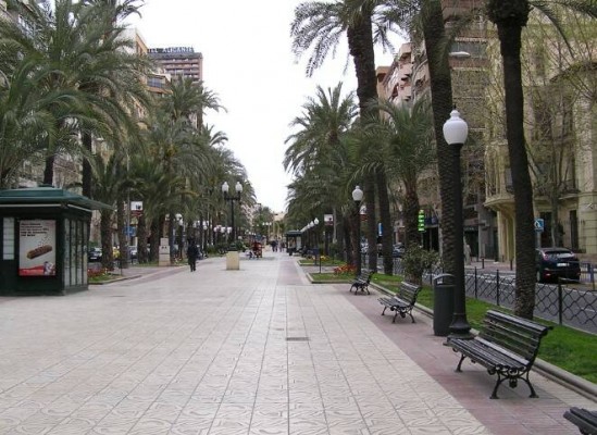 Las obras de reurbanización fuerzan el cierre al tráfico del Centro de Alicante de junio a diciembre
