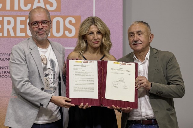 Yolanda Díaz sella con sindicatos el estatuto del becario para atajar precariedad en las prácticas
