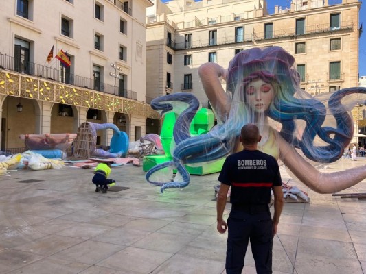 Cinco drones y un millar de efectivos conforman el dispositivo de Seguridad de les Fogueres
