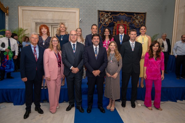 Barcala renueva alcaldía sujeto a pactos con una hucha millonaria y promesas pendientes