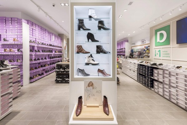 Lorca amplía su oferta comercial con la apertura de Deichmann Calzados en el Parque Almenara