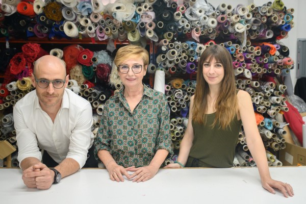 De Benaguasil al mundo: la alta costura de Isabel Sanchis que triunfa con el 'made in Spain'  