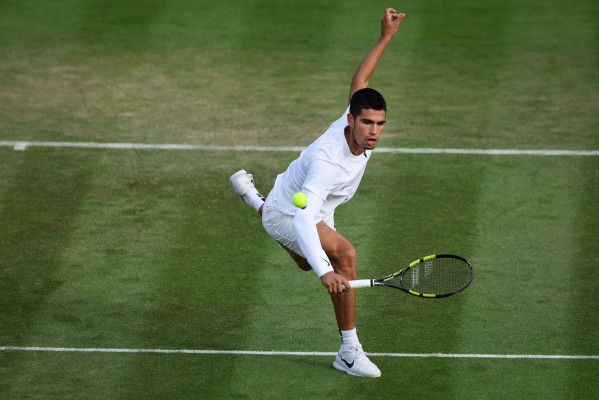 Carlos Alcaraz entrena en la hierba de Monte Romero para adaptarse a Queens y Wimbledon