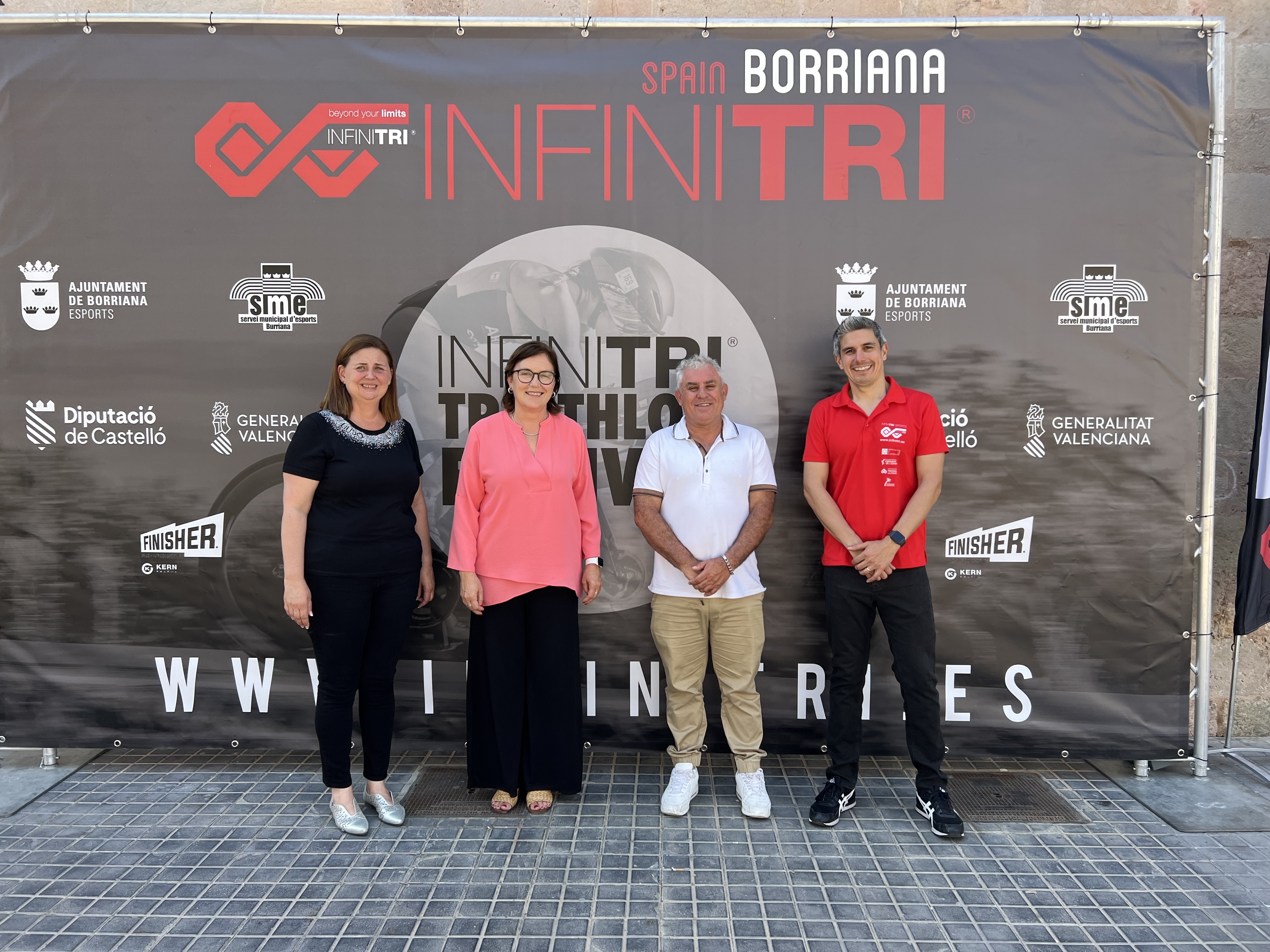 Más de 500 atletas se ponen a prueba en el Infinitri Triahlon de Burriana