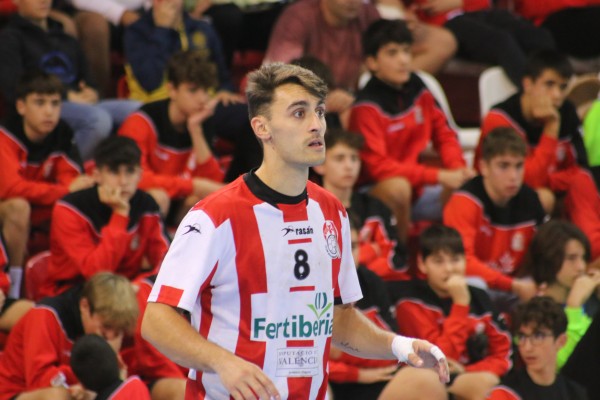 El Fertiberia renueva al extremo izquierdo Aron Díaz