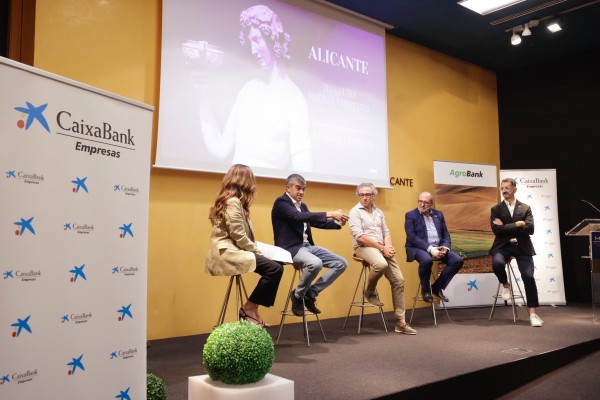 CaixaBank y elBullifoundation celebran una jornada formativa sobre el vino en Alicante 
