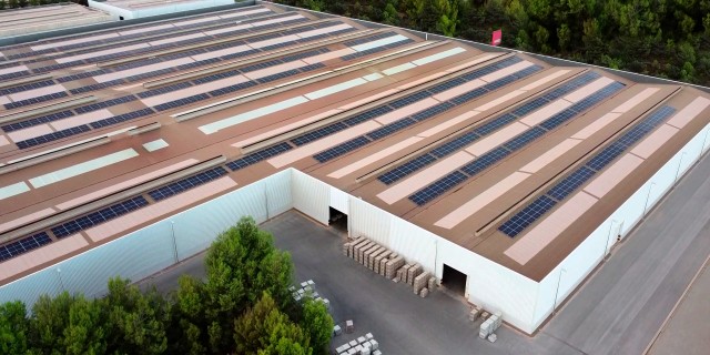 Unas 4.000 placas solares en 8.000 m2: Vives reduce un 40% el consumo energético de la red