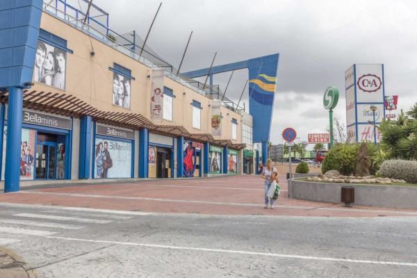 Los socios del bulevar comercial de Finestrat se reparten el suelo del polígono