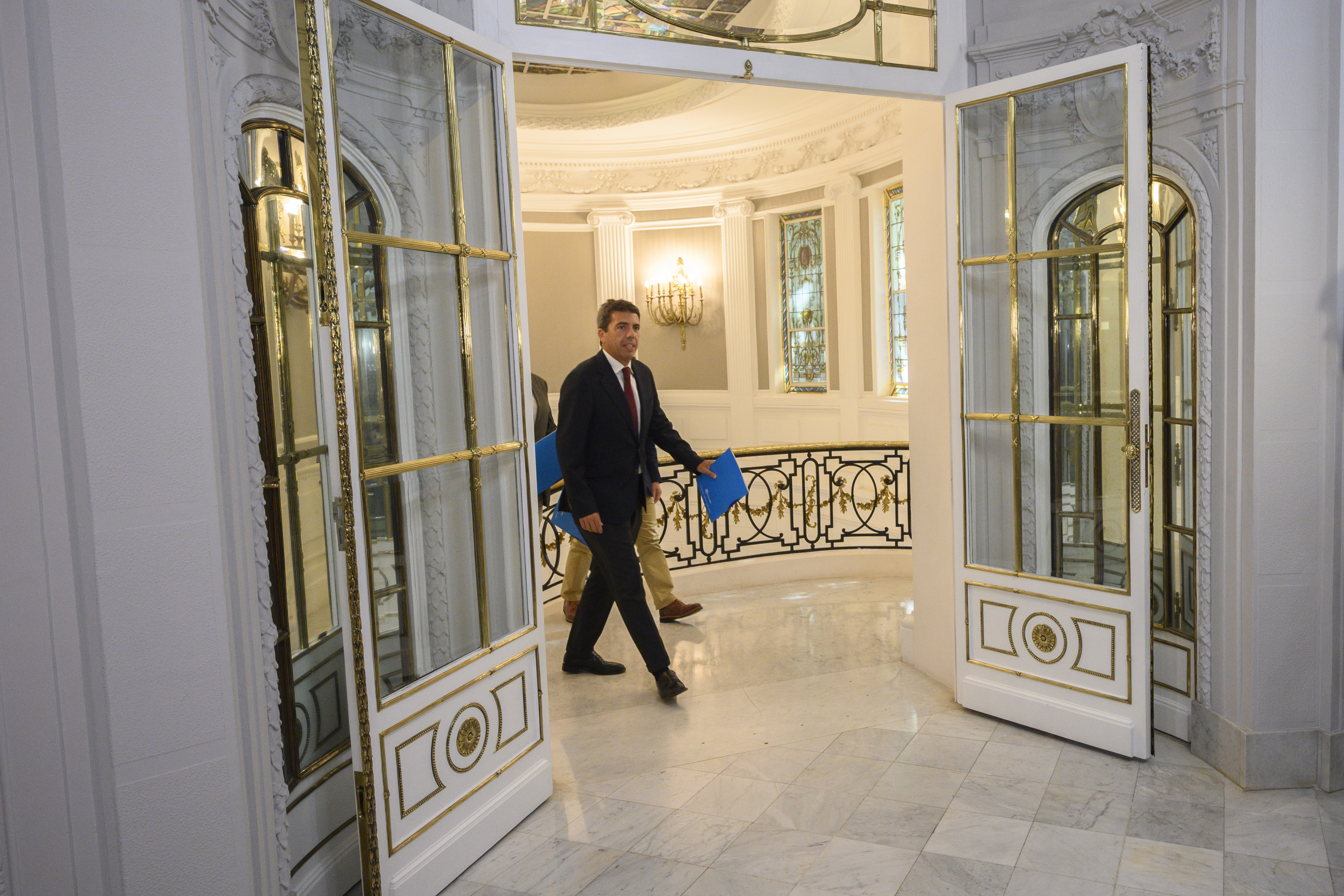 El presidente del PPCV, Carlos Mazón, en Les Corts. Foto: KIKE TABERNER - 
