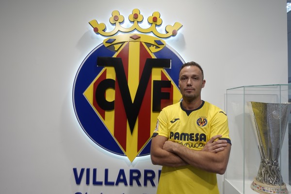 El defensa Pablo Iñiguez renueva con el Villarreal B