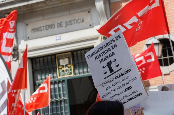 Los funcionarios de justicia deciden mantener la huelga indefinida