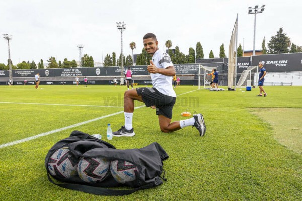 El Valencia esquiva un 'tapón' de los últimos veranos