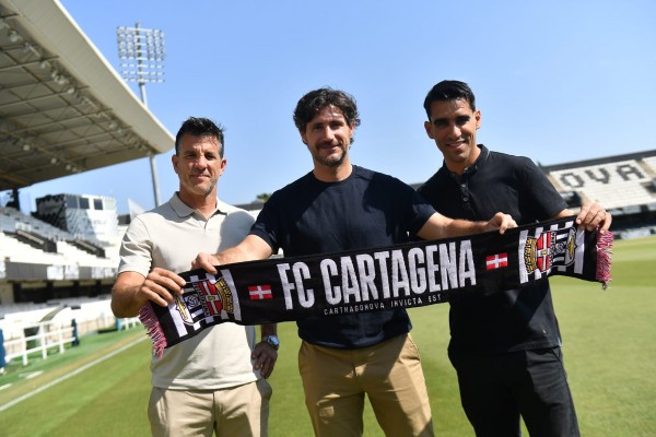 Víctor tendrá a Kontoes como segundo y a Koke Contreras como preparador de porteros en el Efesé
