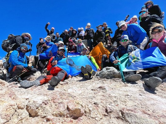 38 deportistas, 15 con discapacidad intelectual, de Chotocabras y Aidemar coronan el Teide 