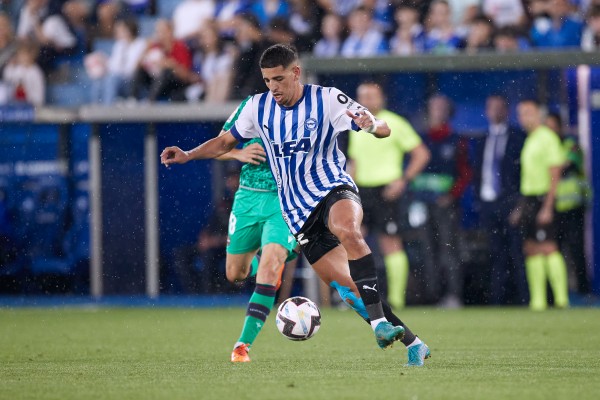 El Alavés mantiene a Abqar en fecha FIFA pero pierde a Owono para el Ciutat