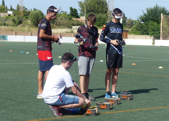 
Velocitat i tecnologia des de les altures: l'Alcora acull la segona carrera nacional de drons