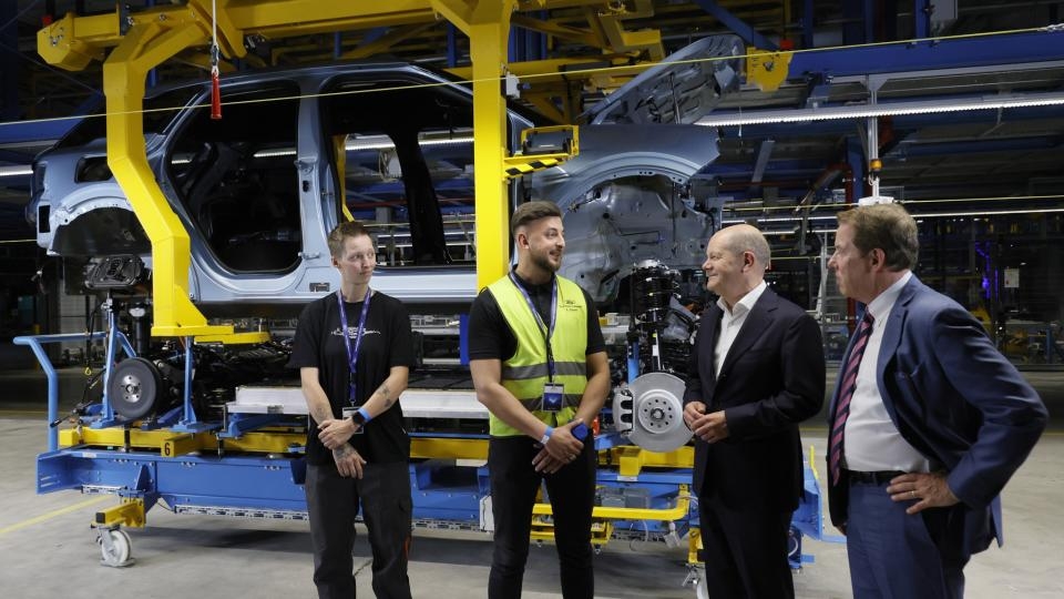  Ford inaugura su primera planta de fabricación de vehículos eléctricos en Europa
