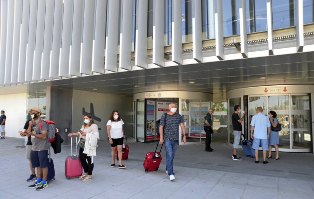 El Aeropuerto de Corvera da el estirón y crece un 11% en un año hasta los 103.000 pasajeros
