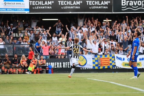 El Castellón desata la locura con una clasificación épica para la final de ascenso en un partido memorable