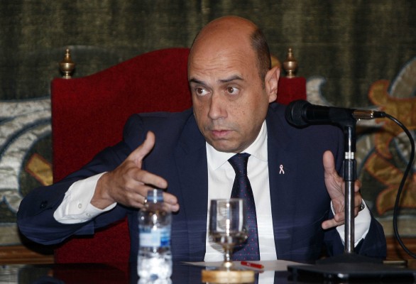 Echávarri insiste en el 'no' a Rajoy, pero acatará lo que diga la mayoría del comité federal del PSOE