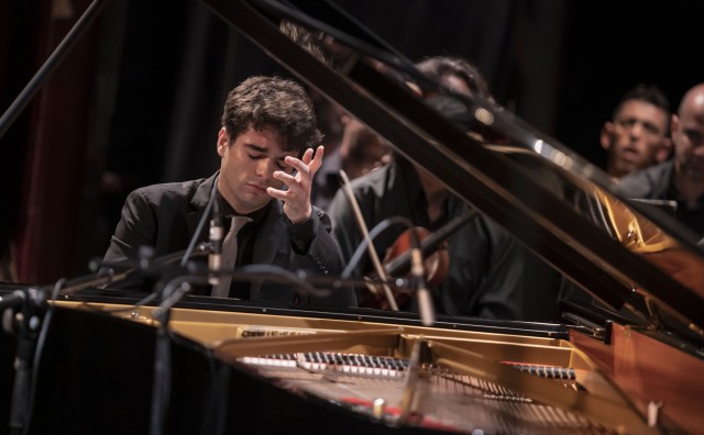 
El pianista italià Elia Cecino guanya el Premi Iturbi 2023 