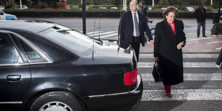 Nadie puja por los coches oficiales de Barberá