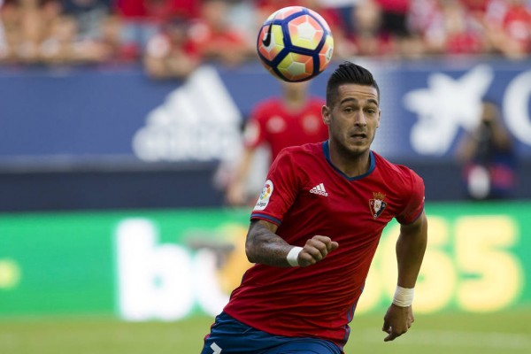 Osasuna y Betis dirimen un duelo de urgencias para salir de abajo