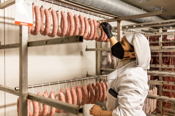 San Vicente de Piedrahita revitaliza el territorio y el tejido social con productos cárnicos 
