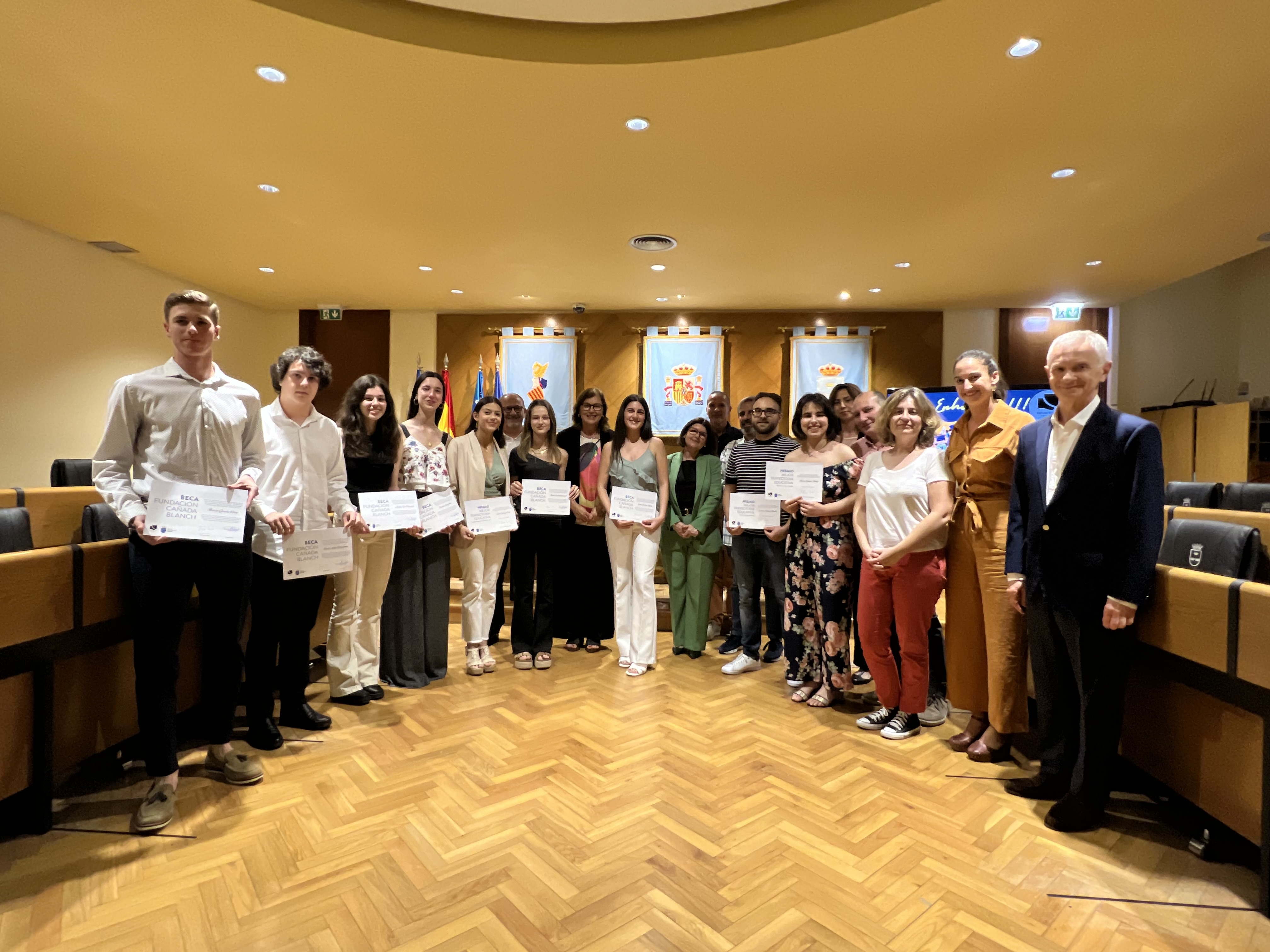 Estudiantes de Burriana obtienen becas para estudiar en Reino Unido y bonos de 500 euros 