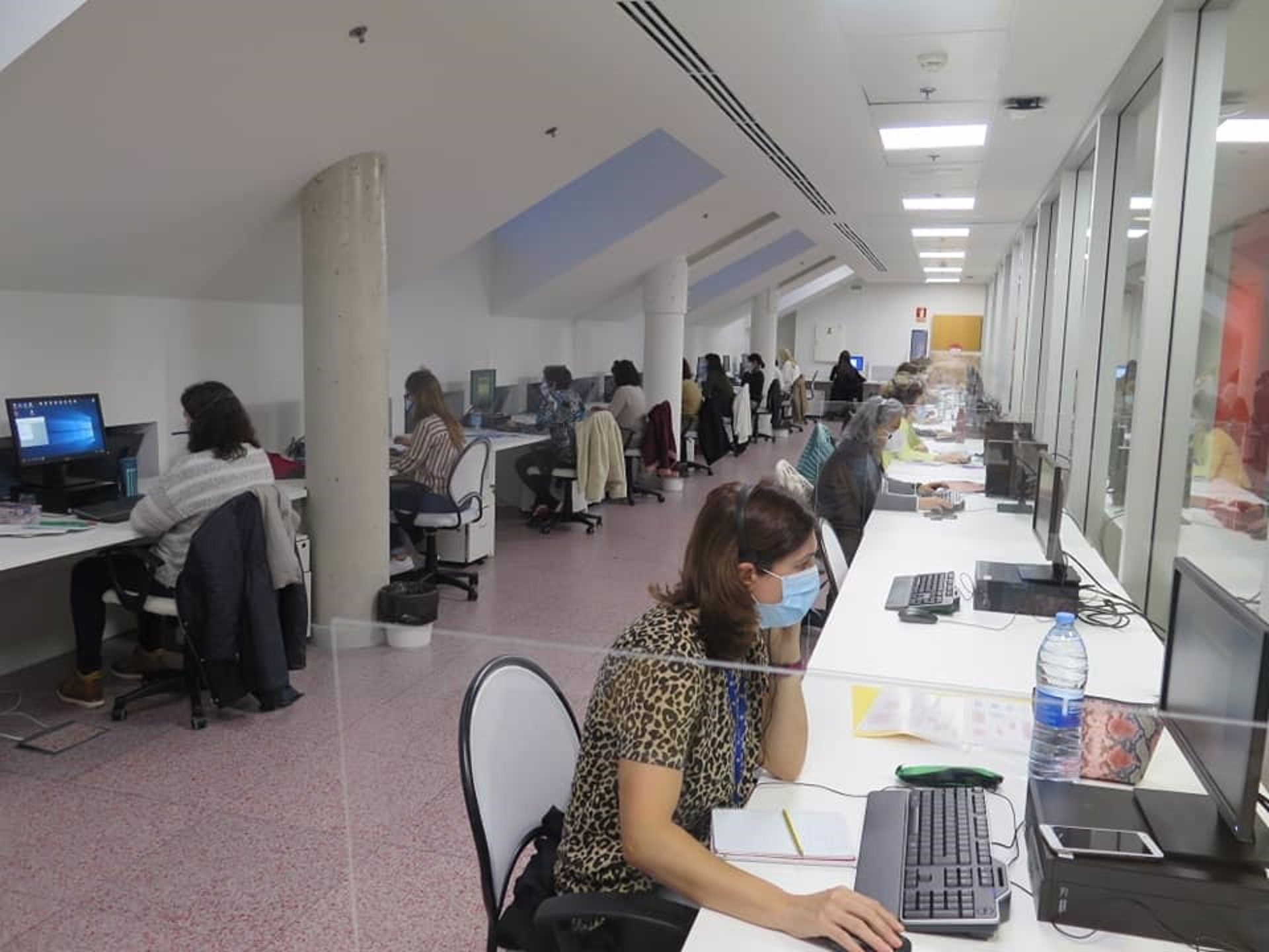 El nuevo convenio del 'contact center' fija el salario base de los teleoperadores en 16.059 euros