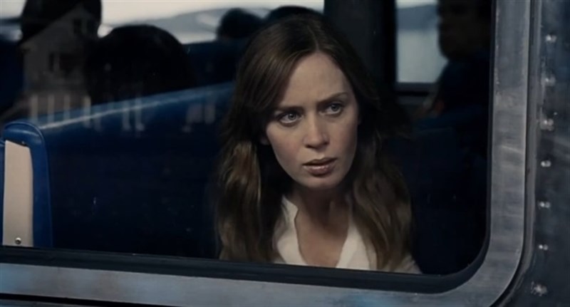  Emily Blunt en una imagen promocional de La chica del tren - 