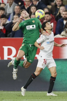 Cádiz, Getafe y Rayo sondean la disposición del Elche a negociar el traspaso de Lucas Boyé