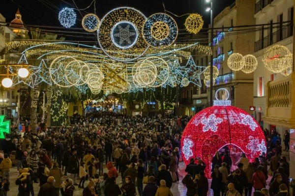 El bipartito en funciones de Elche también deja amarrada la iluminación de calles para las fiestas 