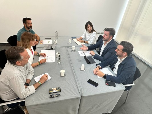PP y Vox en Elche dejan para la próxima reunión el reparto de áreas y concreciones: a por un acuerdo rápido