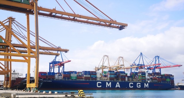 La francesa CMA CGM compra a JP Morgan el 49% de la terminal de Cosco del Puerto de Valencia