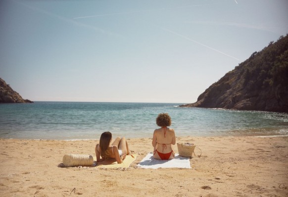 ISDIN convierte la plaza del Callao de Madrid en una playa para concienciar sobre la importancia de la fotoprotección
