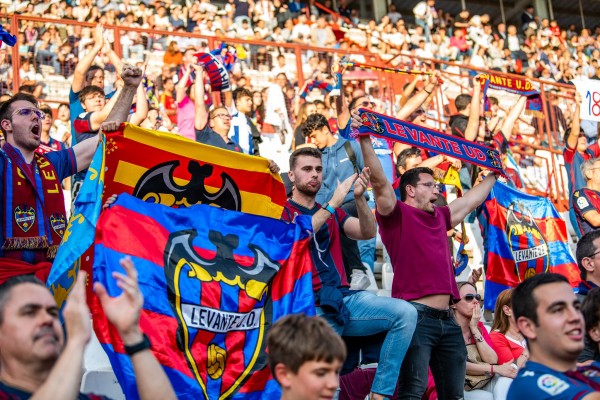 El Levante abre un sorteo para los abonados que quieran viajar a la final de la promoción
