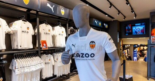 Cazoo pagará al Valencia 1 millón de euros por romper el contrato