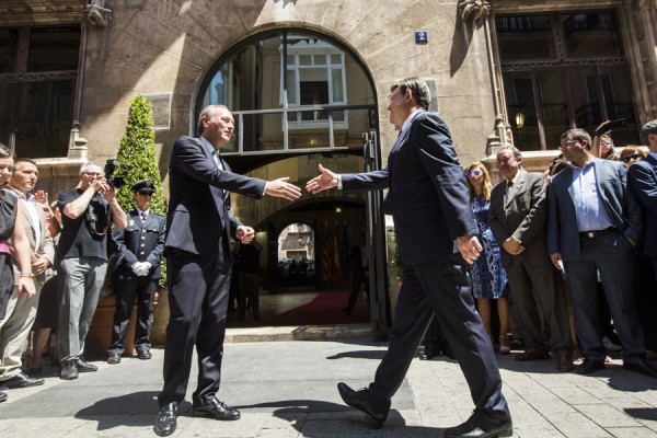 Del coche oficial a la pensión: cómo cuidan de sus expresidentes las autonomías