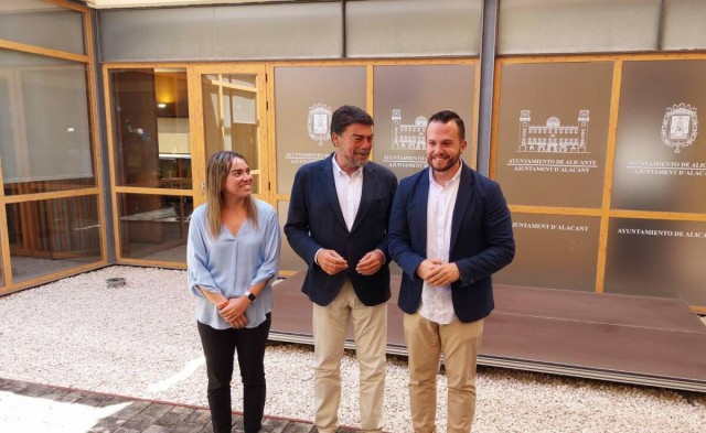 Alicante, tras el 28M: el reparto de concejalías, en proceso; los sueldos, ¿después de Fogueres?