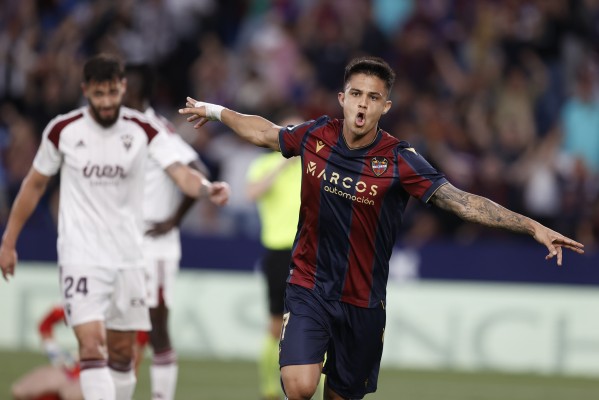 El Levante vuela por el ascenso